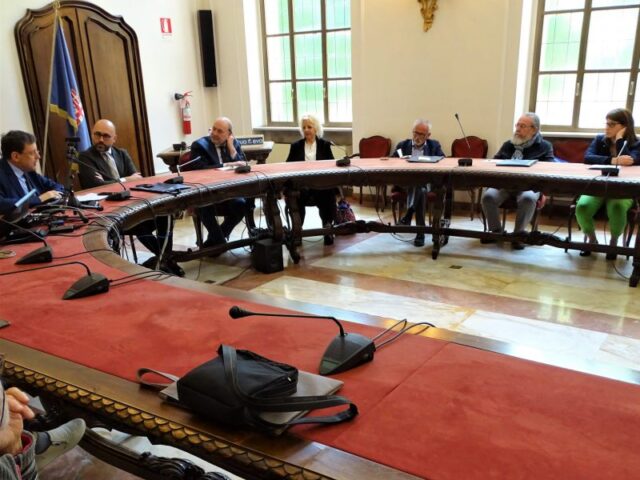 Un momento della conferenza "Carcere e diritti, a vent'anni dalla nascita dei Garanti", nella sala Giolitti della Provincia di Cuneo.