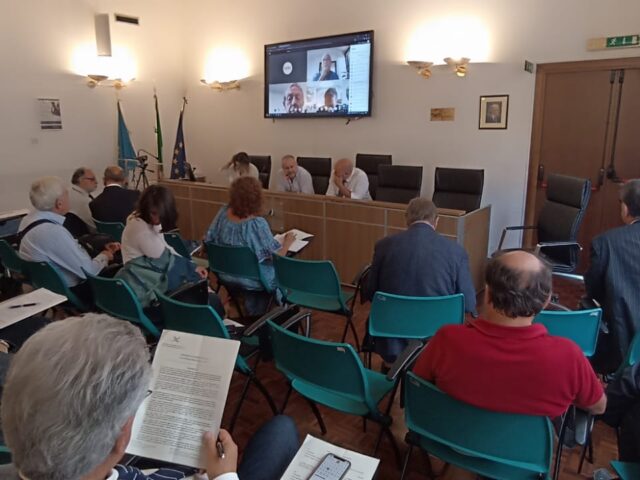 Un momento dell'assemblea dei Garanti territoriali in modalità mista all'istituto Jemolo.