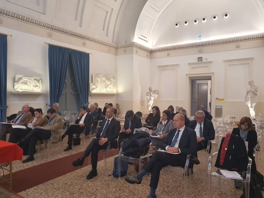 Un momento dell'incontro nella Sala Valadier del palazzo di piazza del Popolo che accoglie la storica Caserma “Giacomo Acqua” dell’Arma dei Carabinieri.